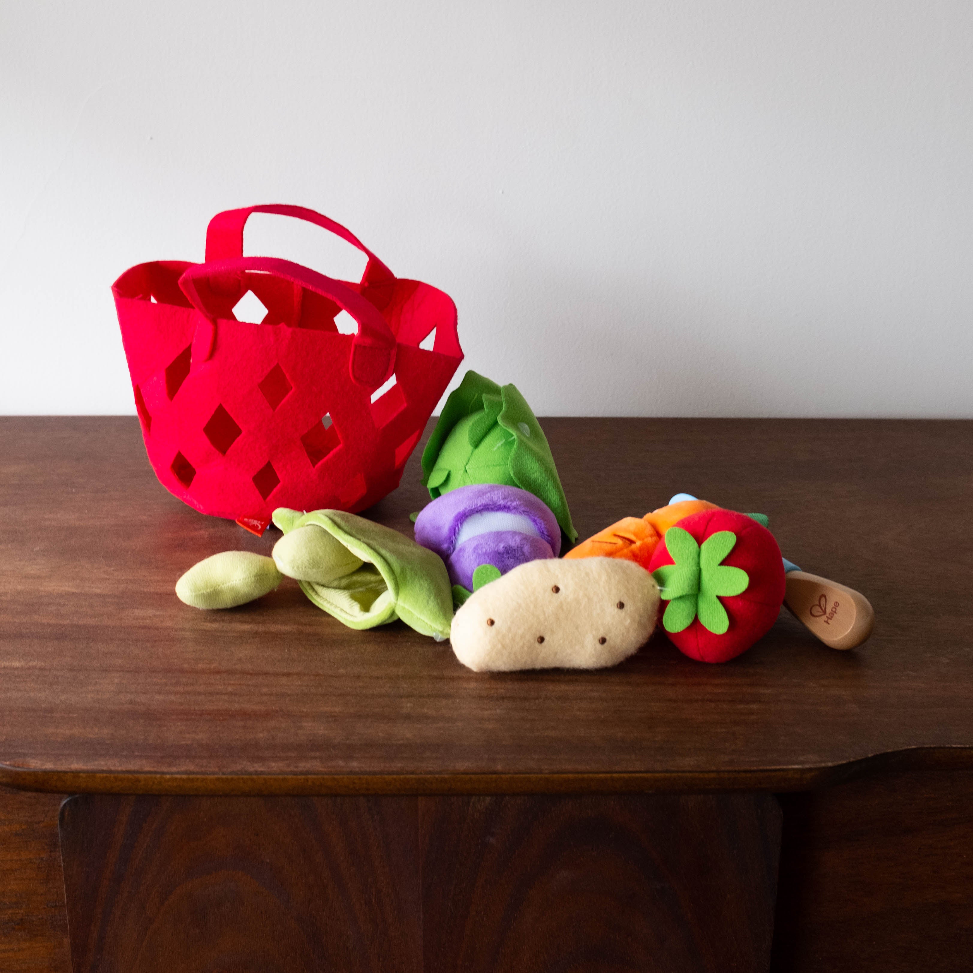 Toddler Vegetable Basket with Knife